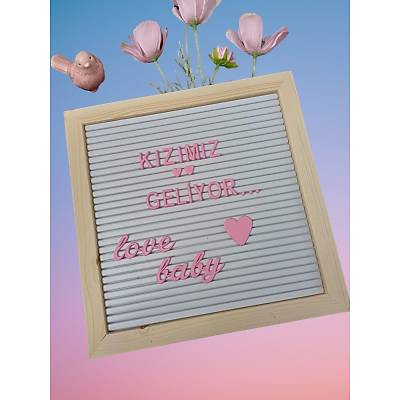 zelletirilebilir Trke ngilizce Tak kar Pembe Harfli Emojili Ahap ereveli Pano Beyaz Zemin