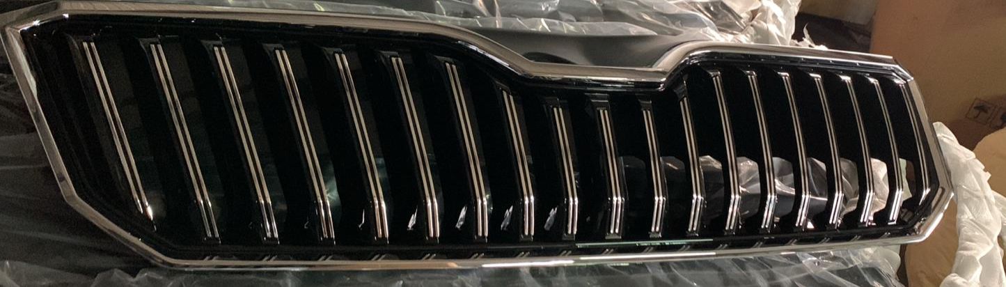 SKODA  SUPER B 2015-2019 ÖN PANJUR KROM ÇİZGİLİ KROM ÇERCEVELİ ÜST PLASTİKLİ TAKIM