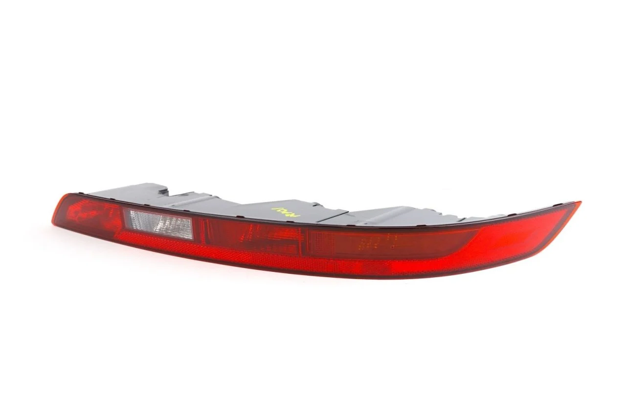 AUDİ Q5 2016-2025 ARKA TAMPON ALT REFLEKTÖR SAĞ TARAF