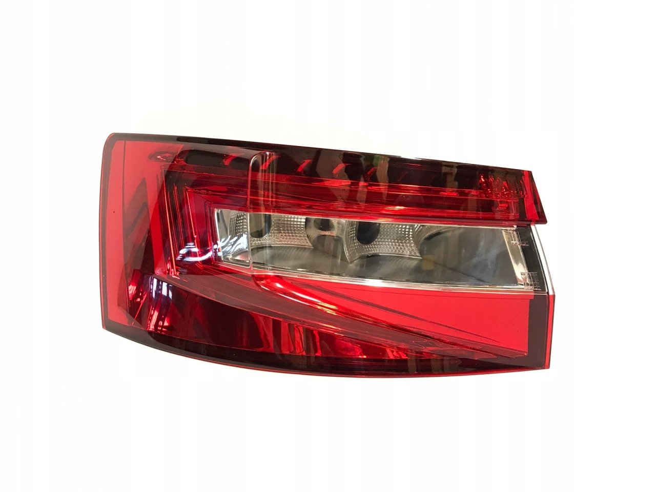 SKODA SÜPER B 2015-2023  DIŞ STOP LAMBASI SOL LED'Lİ TİP VİSTEON MARKA