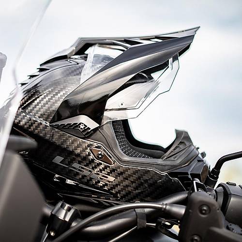 LS2 Explorer C Karbon Kask