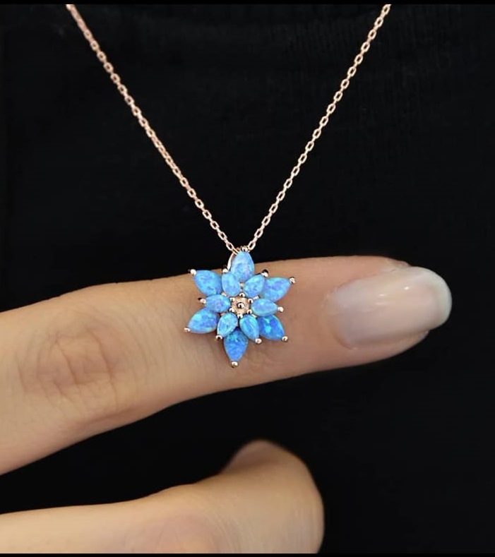 Opal Taşlı Yaşam Çiçeği Gümüş Kolye