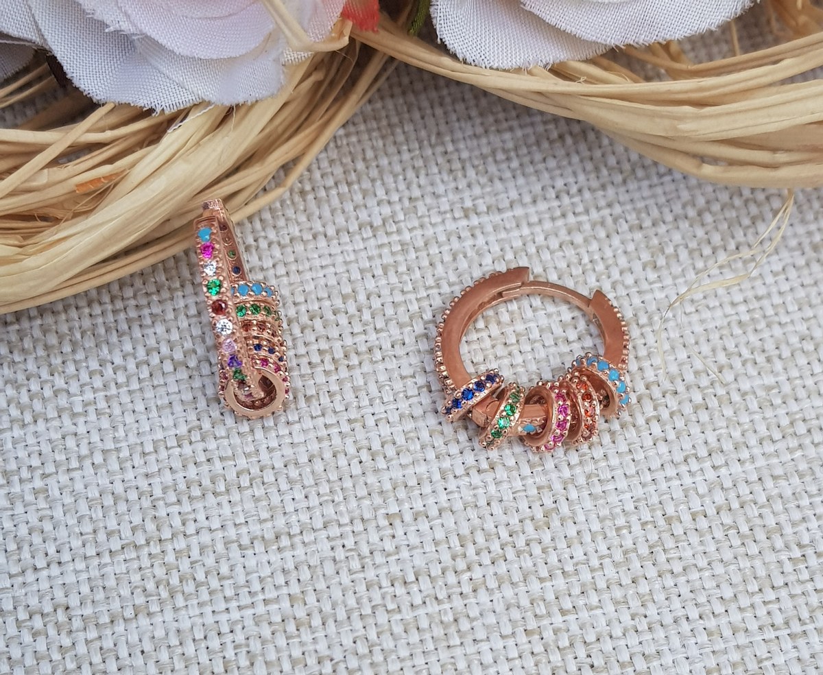 Rengarank Taşlı Halka Küpe