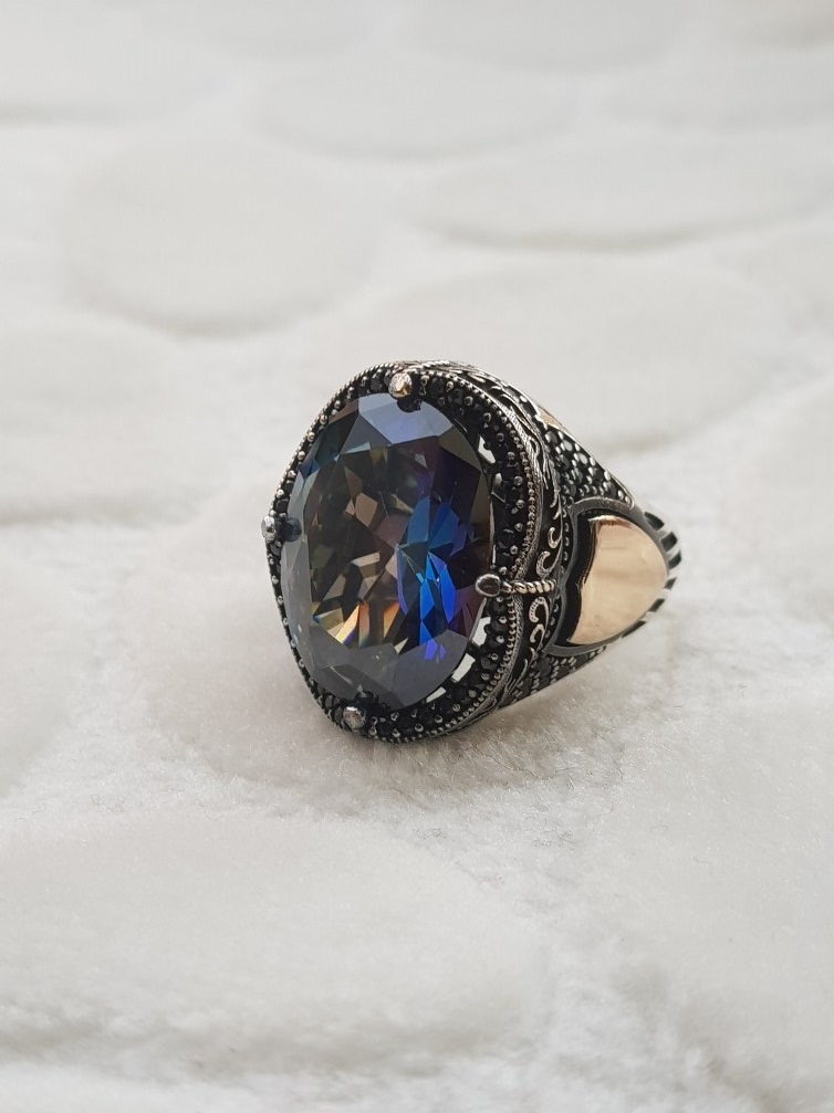 Kenarları Harf yada İsimli Topaz Taşlı Erkek Gümüş Yüzük