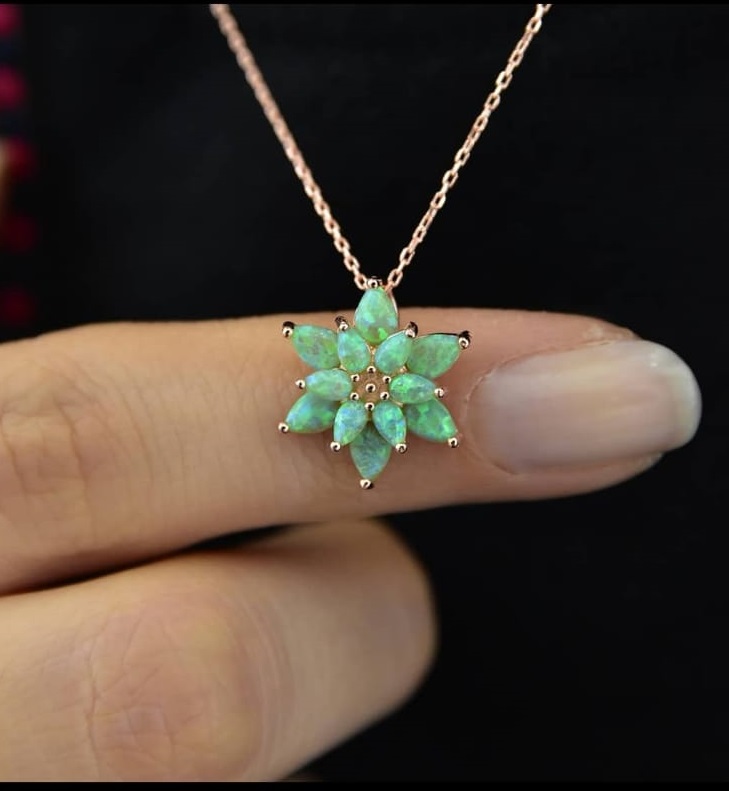 Opal Taşlı Yaşam Çiçeği Gümüş Kolye