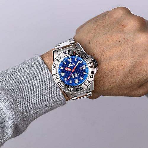 LOTUS 18929/B DIVER ERKEK KOL SAAT�