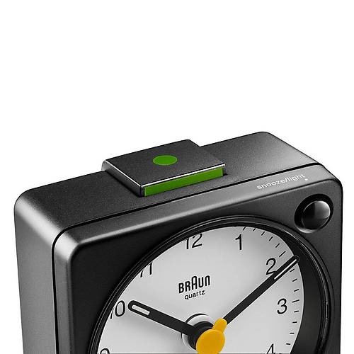 BRAUN BC02XBW S�YAH-BEYAZ KLAS�K SEYAHAT ANALOG ALARMLI MASA SAAT�