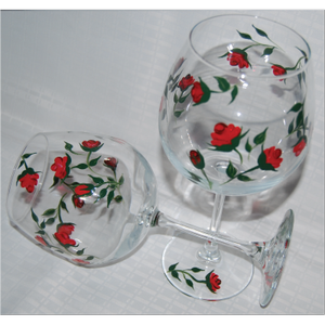 K�rm�z� G�ller Temal� Kadehler