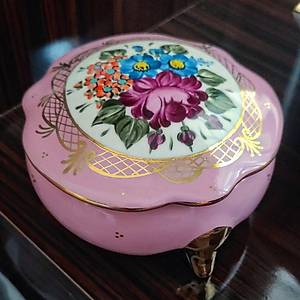 3 Ayakl� Limoges Kutu