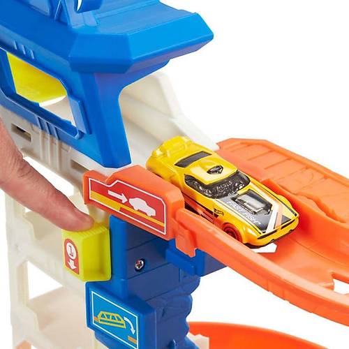 HDP06 Hot Wheels Kpek Balndan Ka Oyun Seti