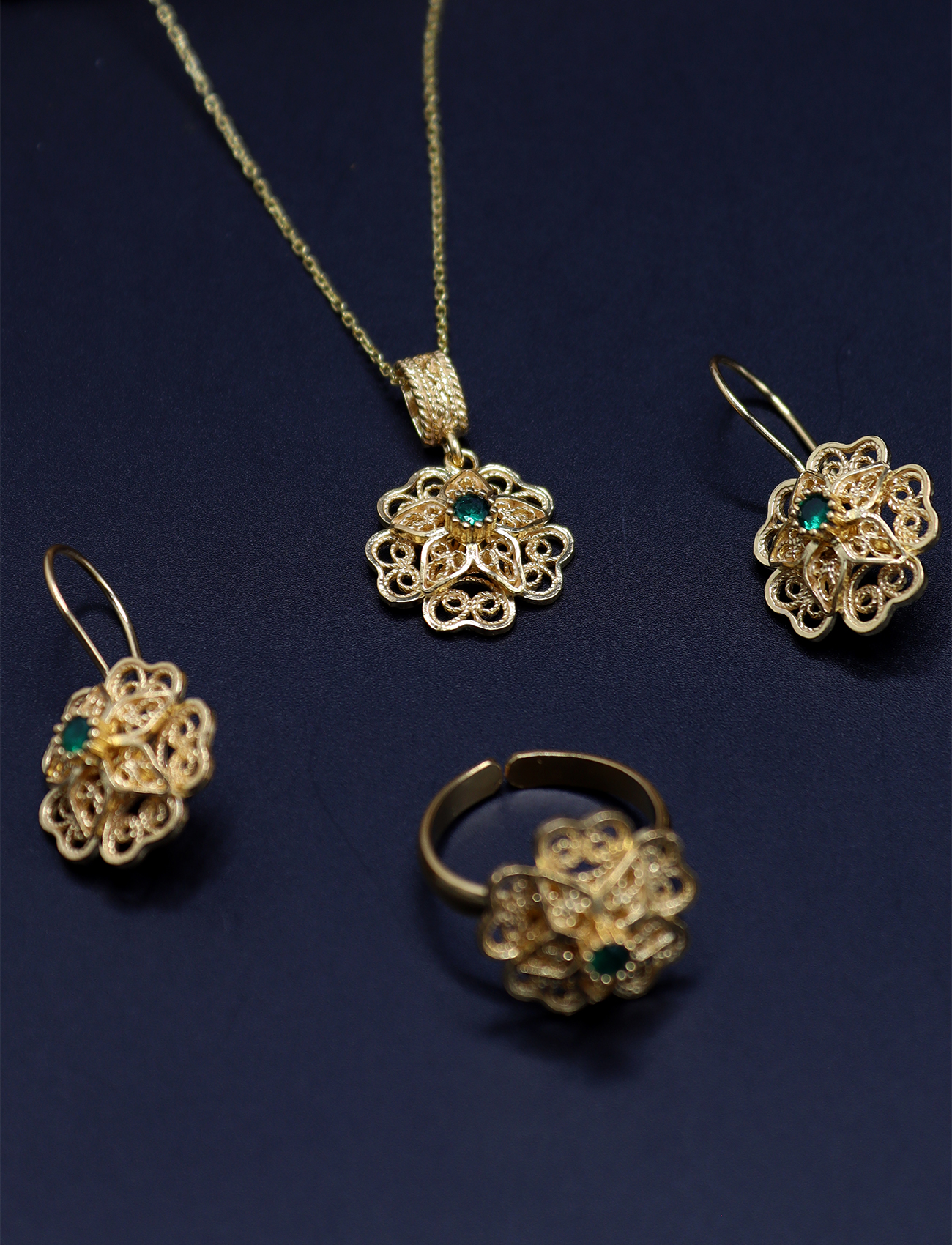 Zümrüt Taşlı Gül Model Kadın Gold Kaplama 925 Ayar Gümüş Telkari Üçlü Set 201025205