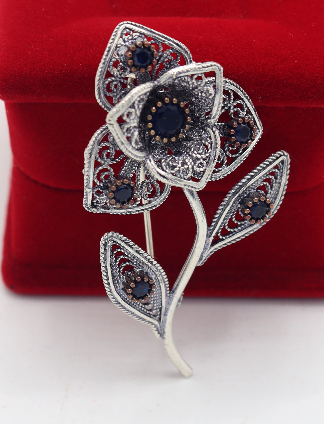 Safir Taşlı Zambak Model Telkari Gümüş Kadın Broş 201025412