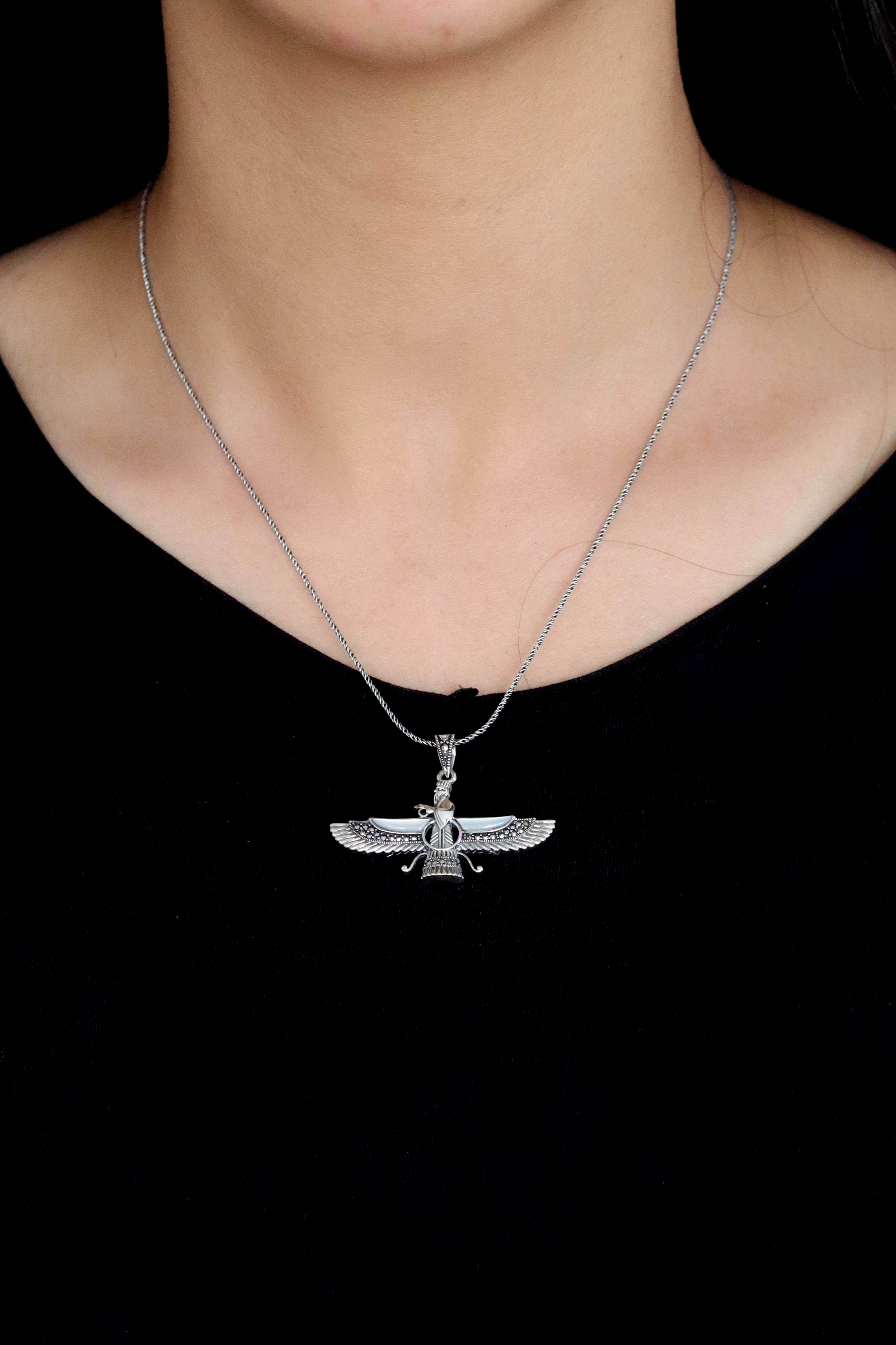 Sedef ve Markazit Taşlı Küçük Boy Unisex Ahura Mazda Gümüş Kolye