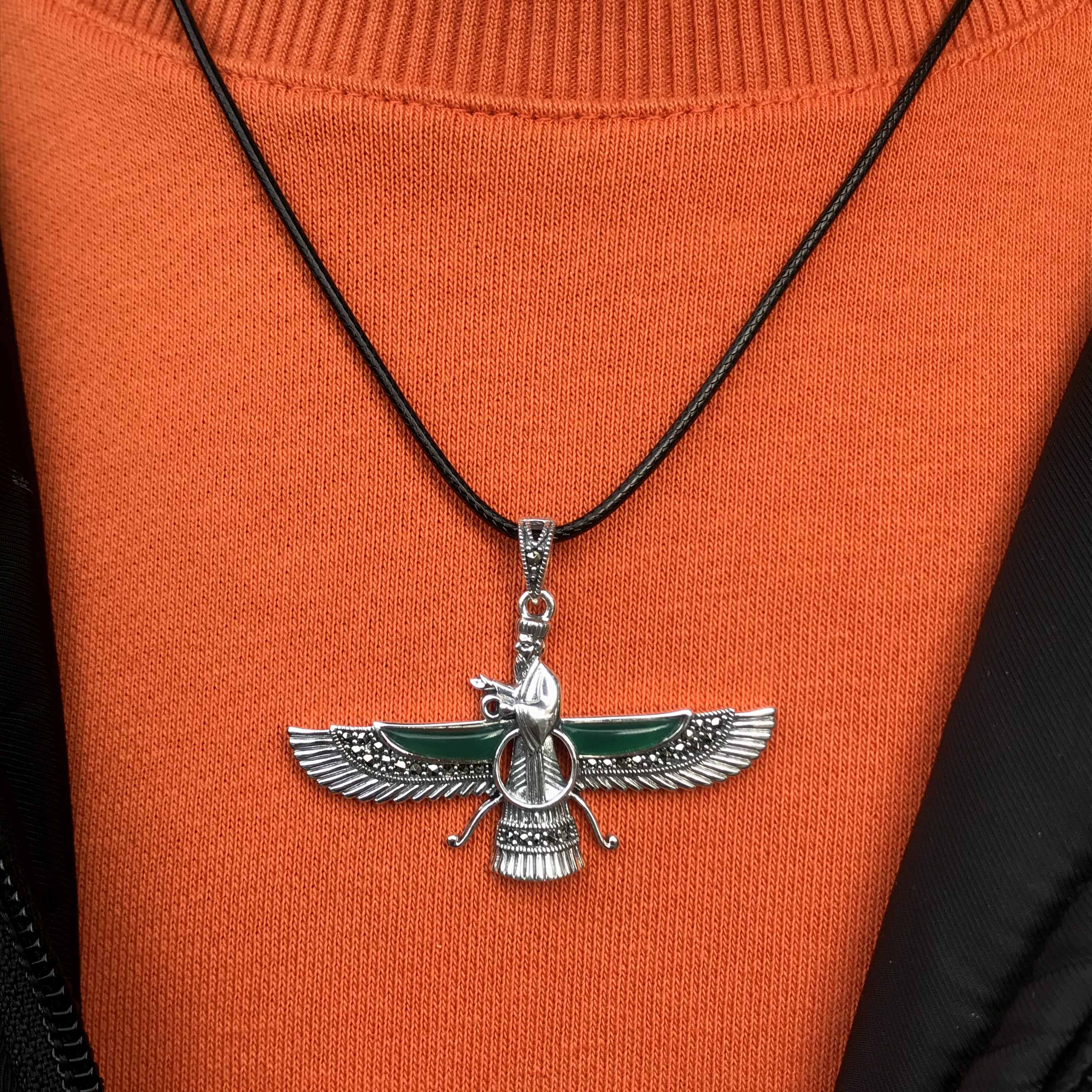 Zümrüt ve Markazit Taşlı Büyük Boy Unisex Ahura Mazda Gümüş Kolye
