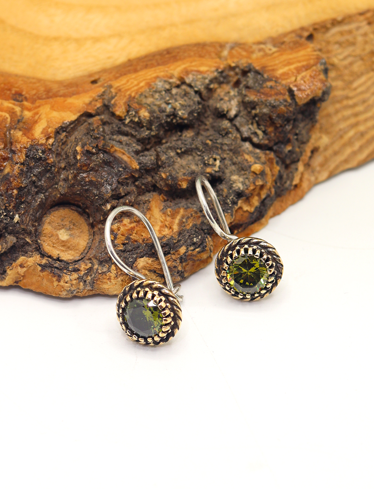 Zeberced (Peridot) Taşlı Sarmal Desenli El işi Otantik Gümüş Kadın Küpe 201025612