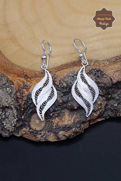 Sallant�l� Dalgal� Yaprak Tasar�m 925 Ayar G�m�� Telkari Kad�n K�pe 201023946