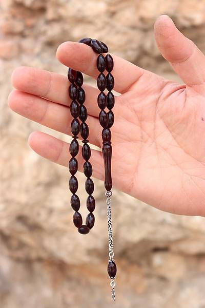 Koyu Bordo Arpa Kesim G�m�� Yonca P�sk�ll� S�kma Kehribar Tesbih 201024068