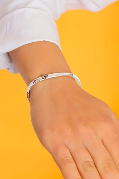 Ayy�ld�z Model Beyaz Deri Kordonlu Unisex G�m�� Bileklik