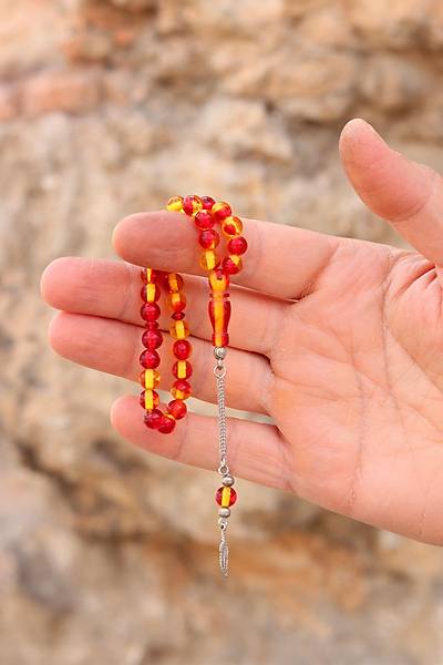 Minik Sar� K�rm�z� Alpaka P�sk�ll� K�re Kesim Toz Kehribar Tesbih 201024094