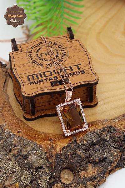 Zultanit Ta�l� Dikd�rtgen Model Rose Kaplama G�m�� Kolye 201024752