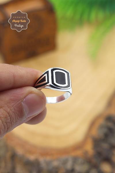 Siyah Mineli Karo Model 925 Ayar G�m�� Erkek Y�z�k 201023868