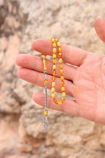 Sar� Hareli Arpa Minik Model G�m�� P�sk�ll� S�kma Kehribar Tesbih 201024077