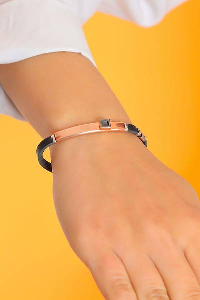 Ta�l� Model Siyah Deri Kordonlu Unisex G�m�� Bileklik