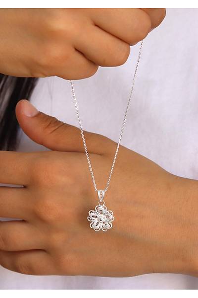 �i�ek Model 925 Ayar Saf G�m�� Telkari Kad�n Kolye 201024662