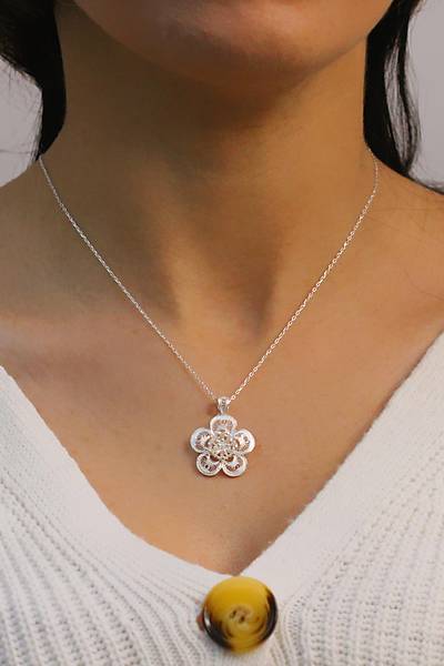 Papatya Model El i��ili�i Telkari G�m�� Bayan Kolye