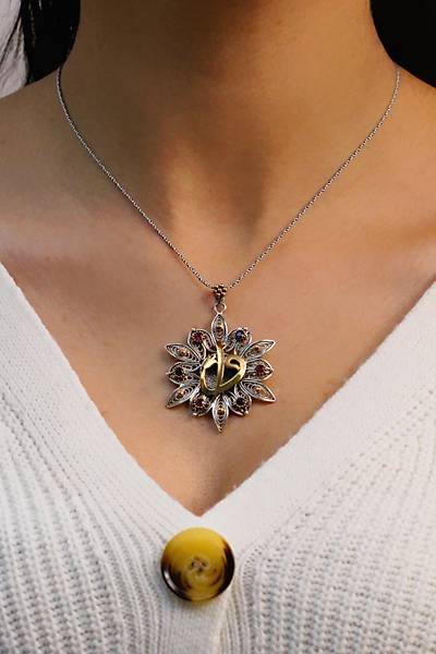 Elif Vav ��lemeli Zambak Model 925 Ayar Telkari G�m�� Kolye