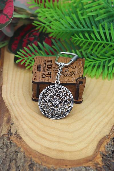 �i�ek Desenli 925 Ayar G�m�� Anahtarl�k 201022682