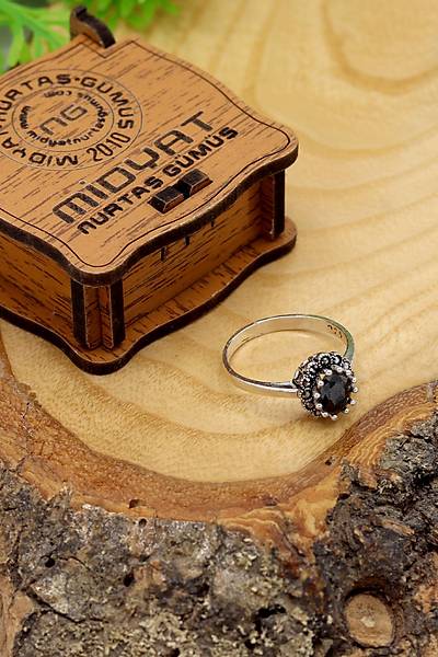 Oniks Ta�l� 925 Ayar G�m�� Markazit Kad�n Y�z�k 201024753