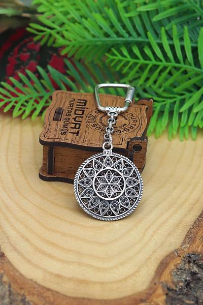 Y�ld�z Desenli 925 Ayar G�m�� Anahtarl�k 201022683