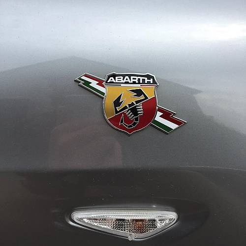 Fiat Abarth Logo 3D Abarth �im�ek Logolu Amblem Aliminyum ��kartma Rozet �thal 1. S�n�f
