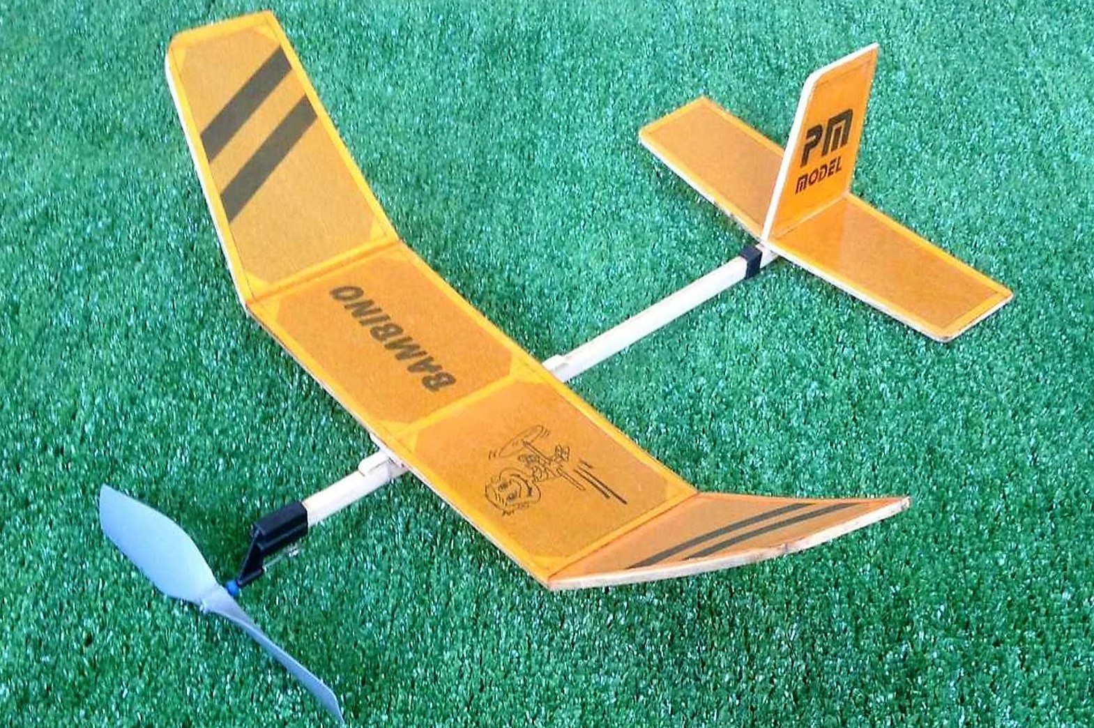 Bambino Lastik Motorlu Model Uçak « Türk Hava Yolları