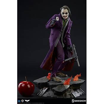 The Joker ‘The Dark Knight’ Premium Format Figure by Sideshow Collectibles