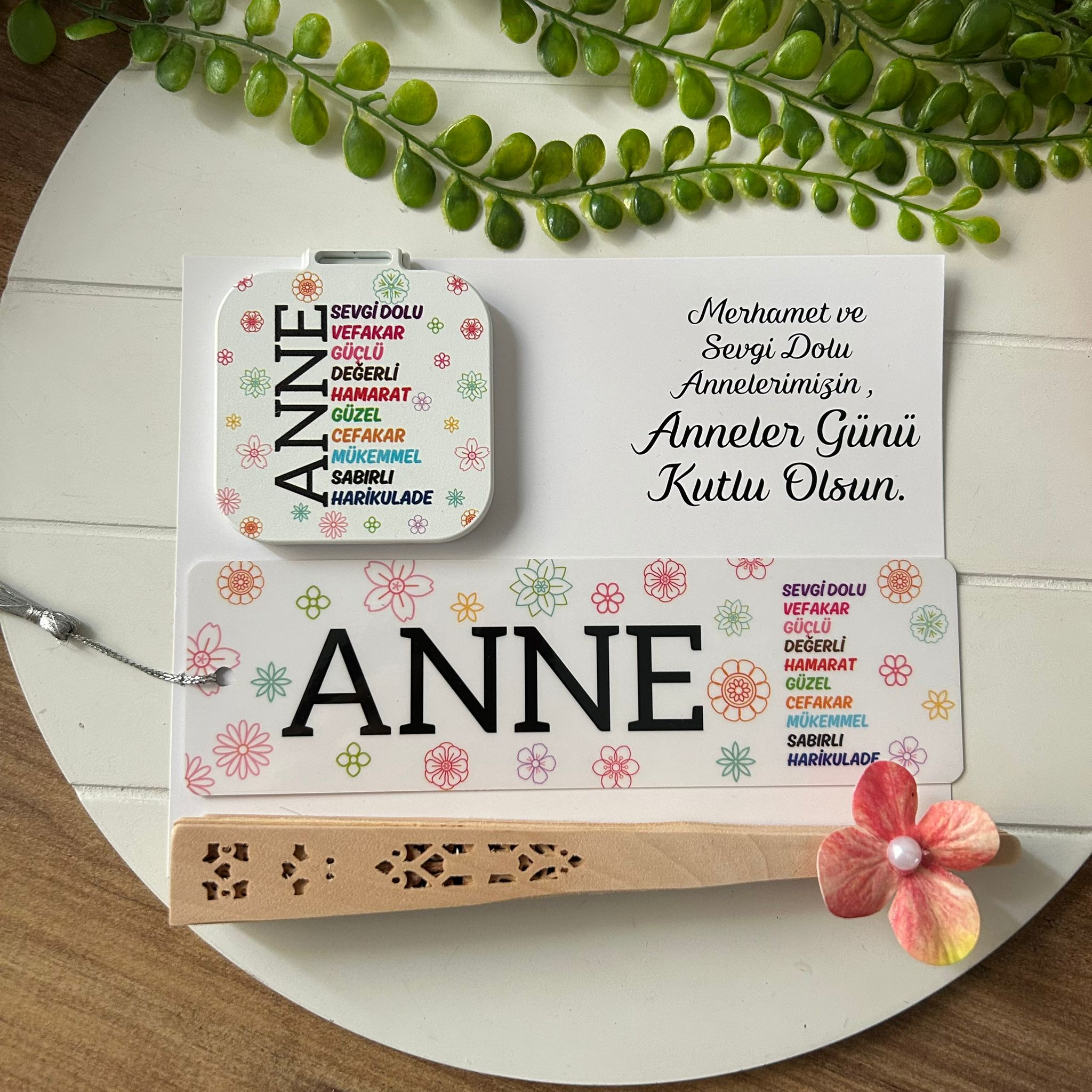 Anneye Özel  Hediye-Ahşap Yelpaze +Ayna+Pvc Ayraç