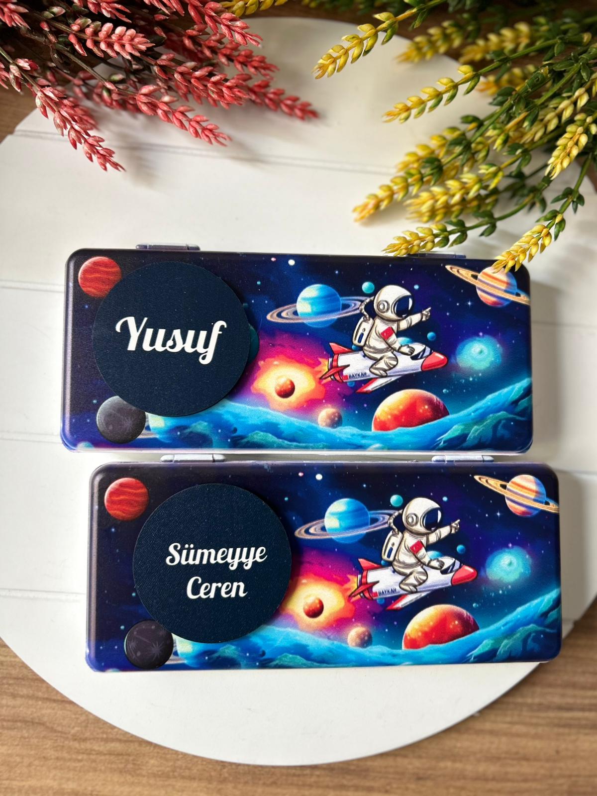 UZAY TEMALI PLASTİK  KALEMLİK