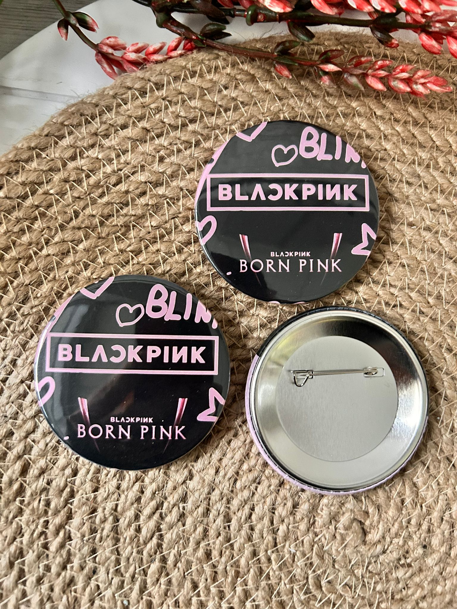 BLACK PİNK TEMALI  İĞNELİ ROZET
