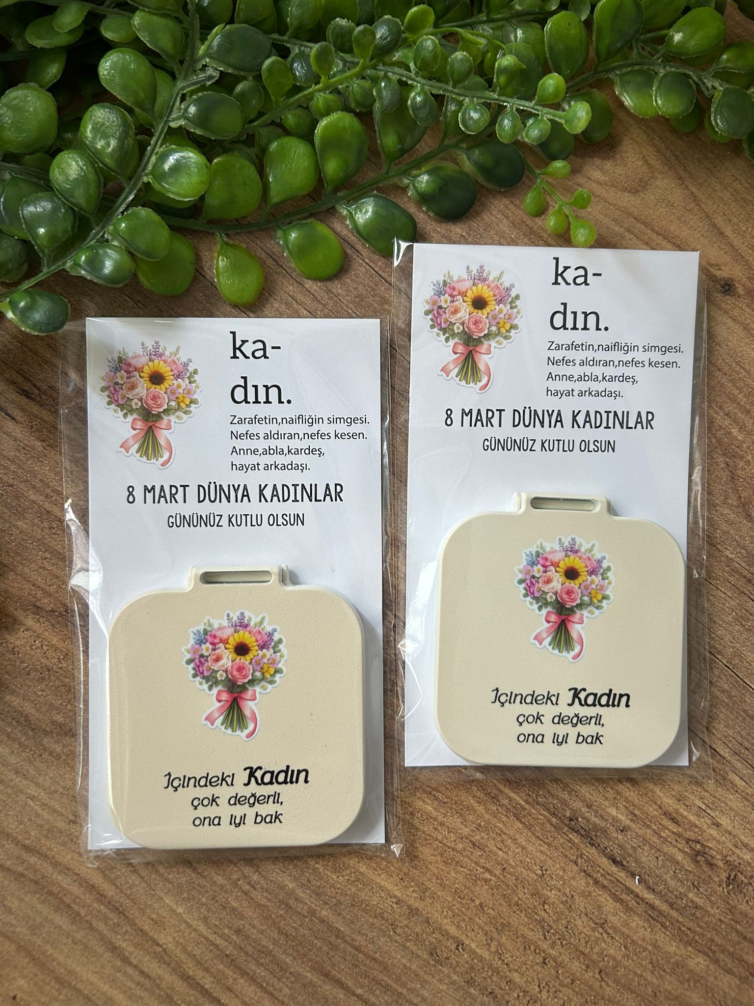 Kadınlar Günü  Temalı Kare  Ayna