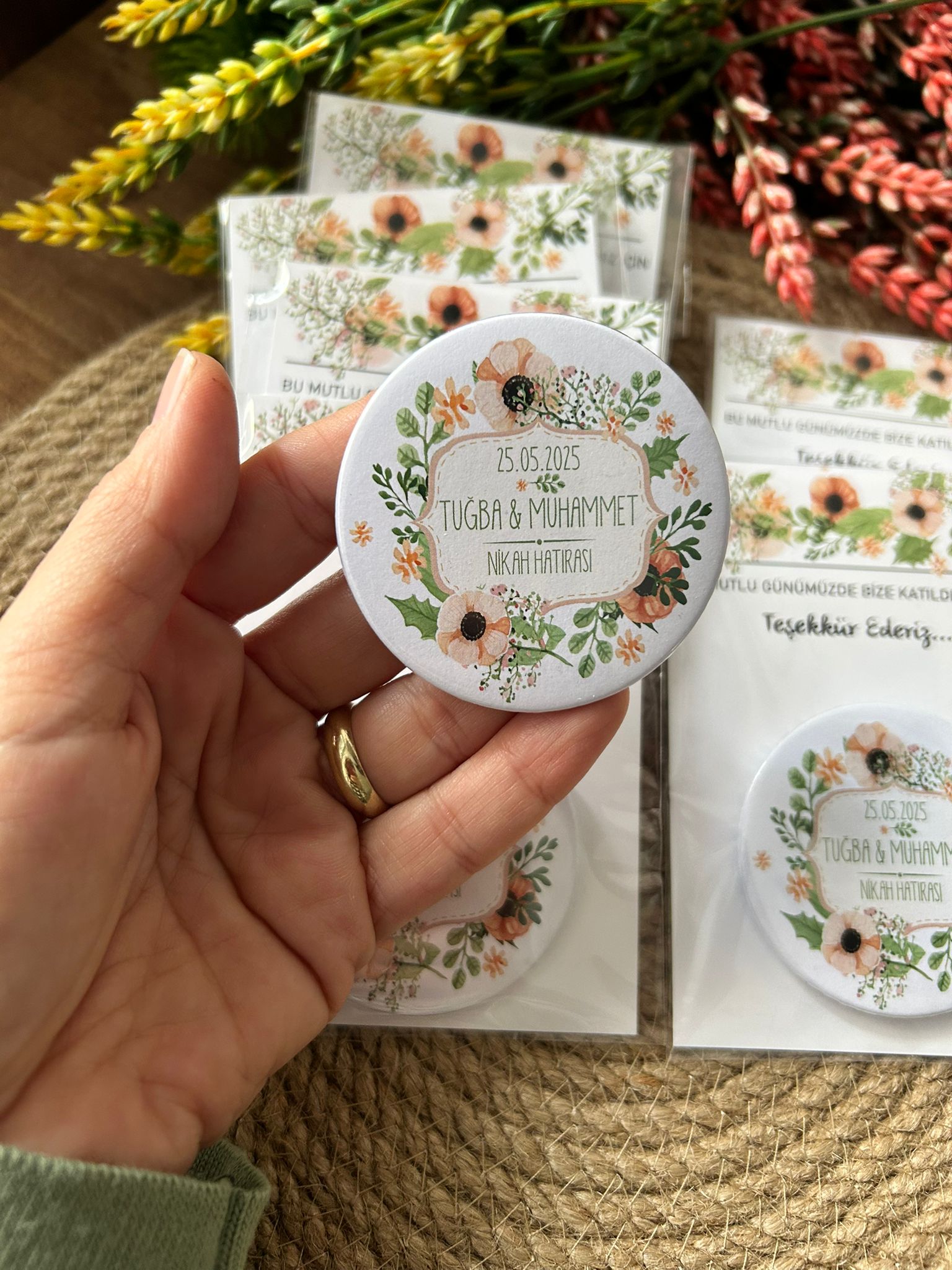 Yeşil Çiçek Temalı Buton  Açacaklı Magnet