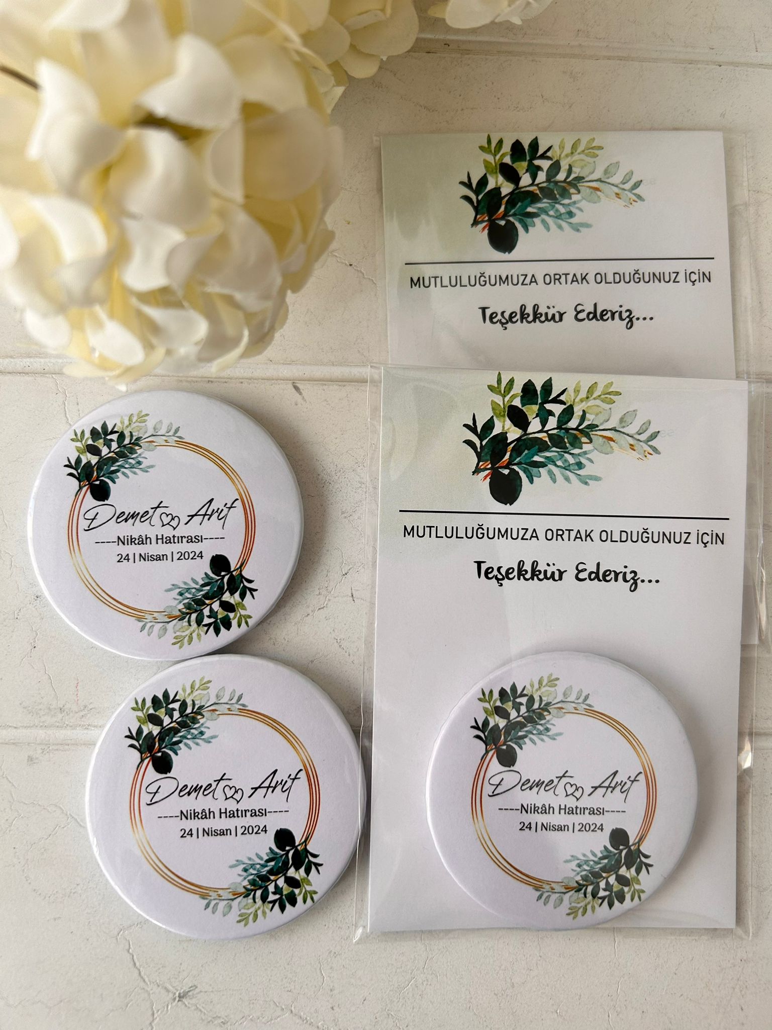 Yeşil Çiçekli Buton  Açacaklı Magnet