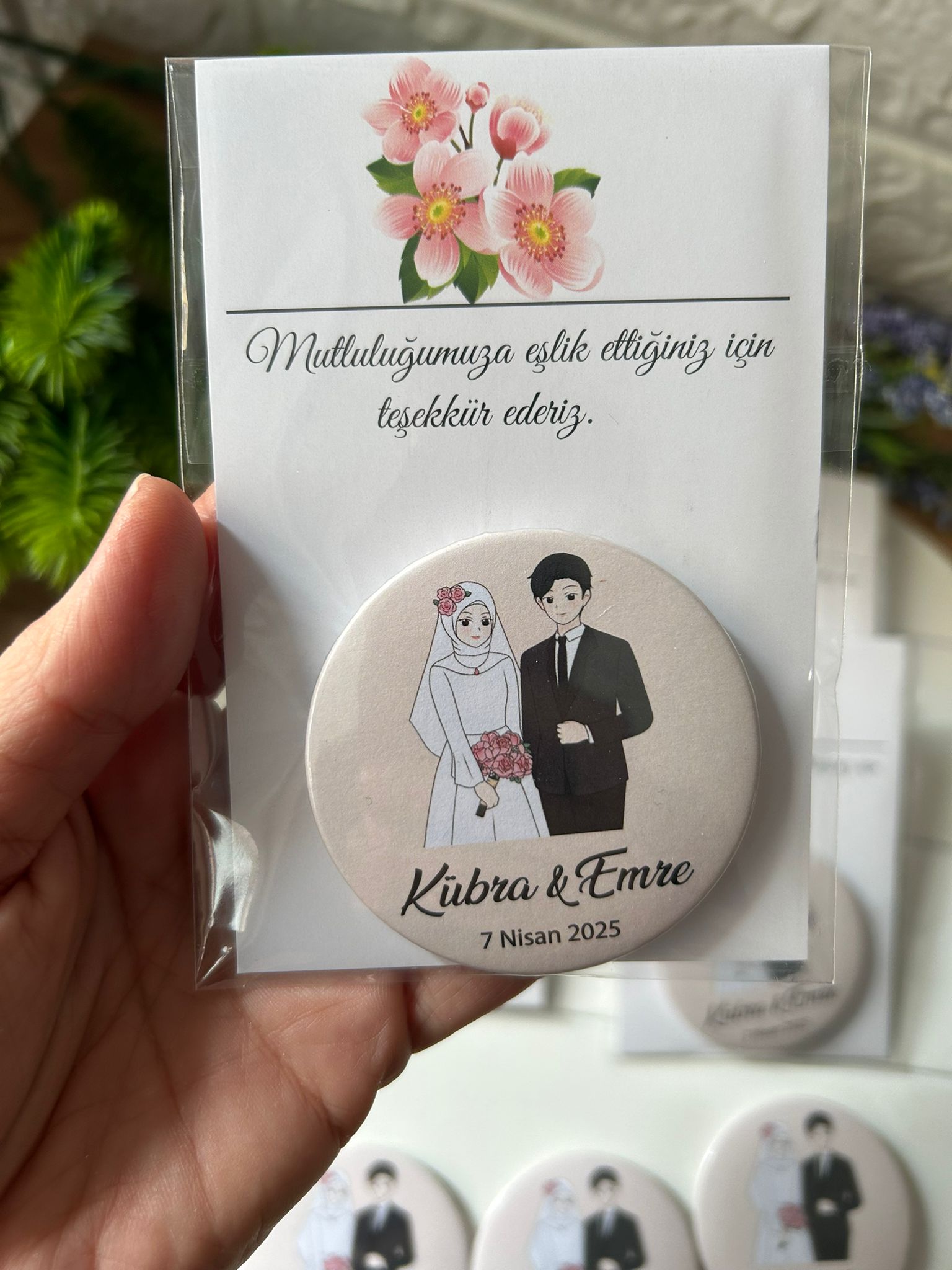 Tesettürlü Gelin ve Damat Temalı Buton  Açacaklı Magnet