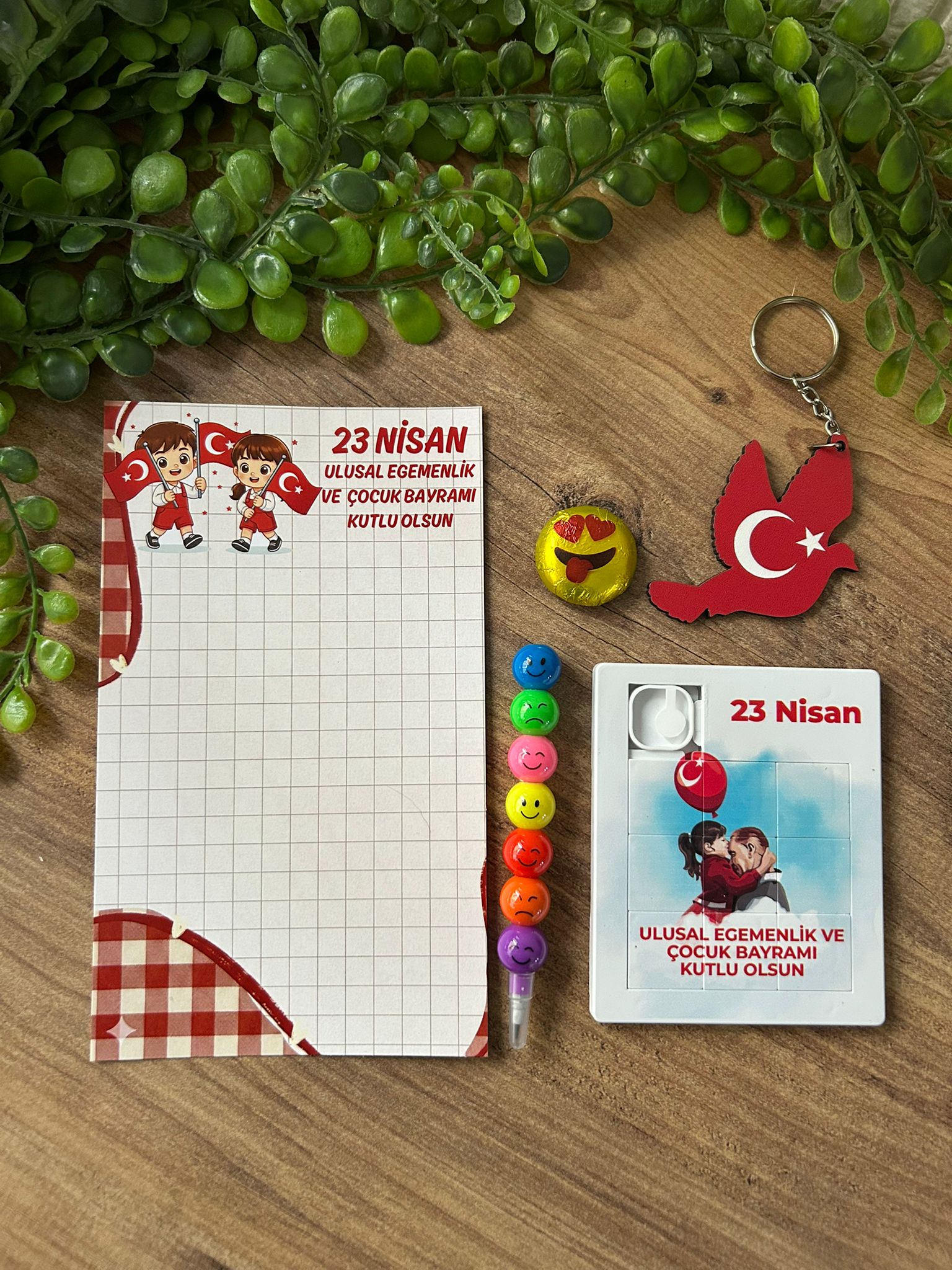 23 NİSAN AHŞAP ANAHTARLIK +ÇKOLATA+KALEM+PUZZLE