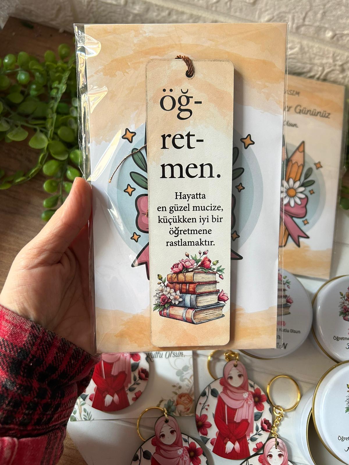 Öğretmenler Günü Ahşap Kitap Ayracı