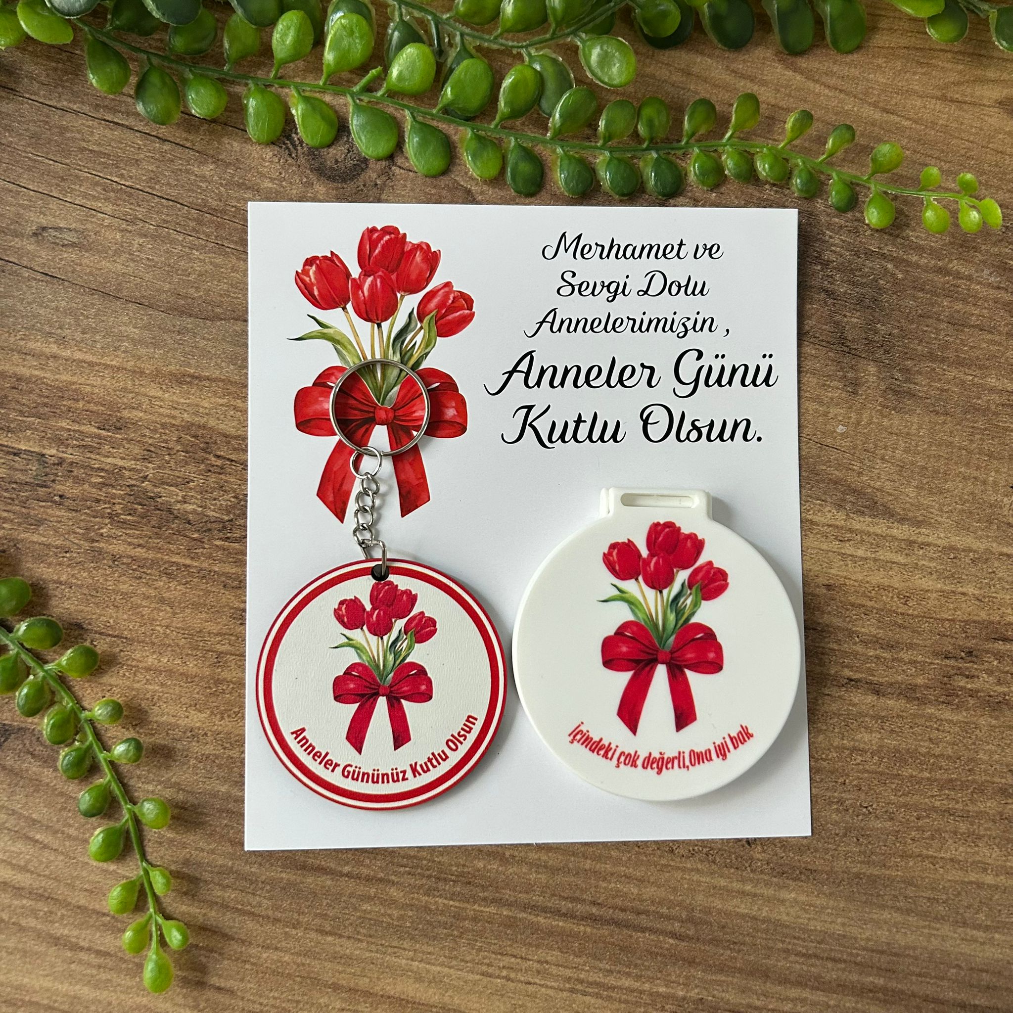 Anneye Özel Lale Desenli Anahtarlık+Ayna Set