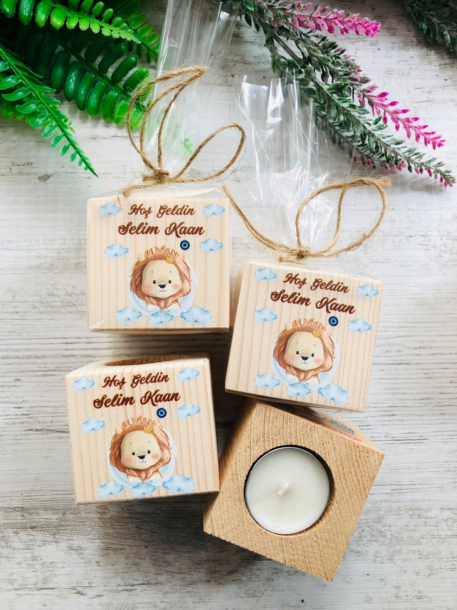 Aslan Temalı Ahşap Mumluk
