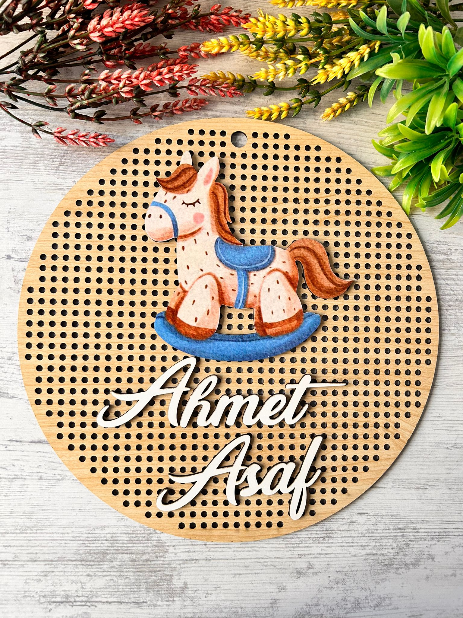 30 cm  Delikli Ahşap Kapı Süsü-Kabartma Desen-Atlı Karınca