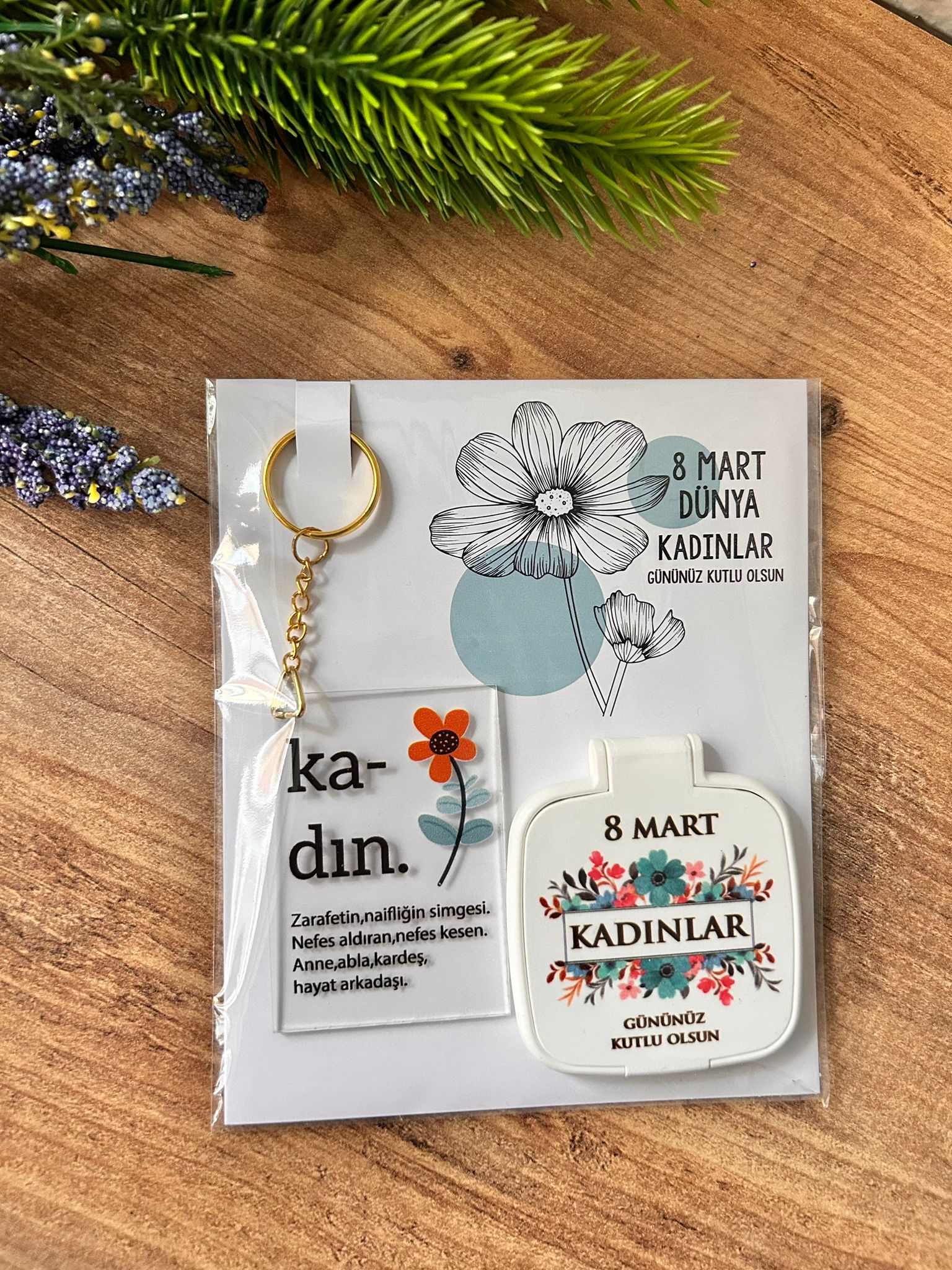 Kadınlar Günü Hediyelik Setler  Ayna ve Anahtarlık