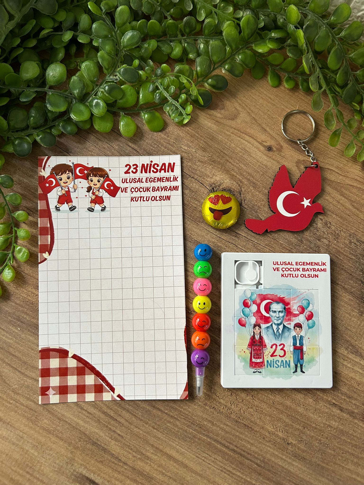 23 NİSAN AHŞAP ANAHTARLIK +ÇKOLATA+KALEM+PUZZLE